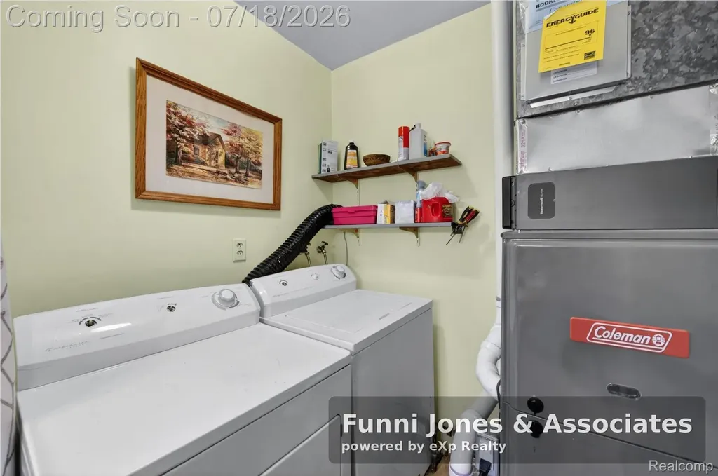 9650 Woodland Court York Charter Township MI 48197