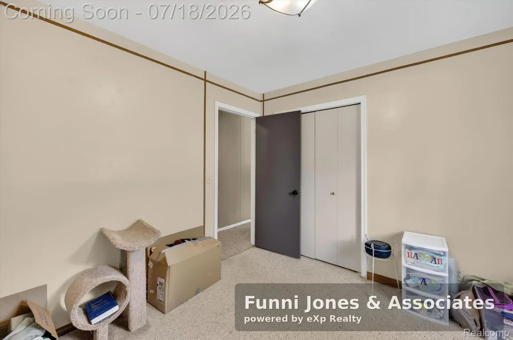 9650 Woodland Court York Charter Township MI 48197