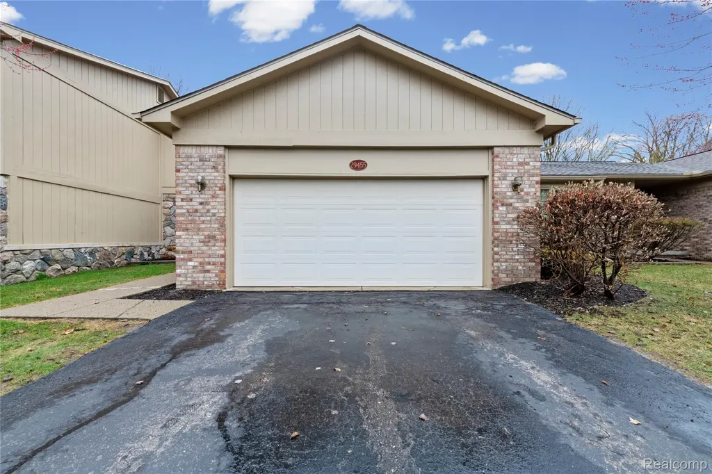 29455 Sylvan Lane Farmington Hills City MI 48334