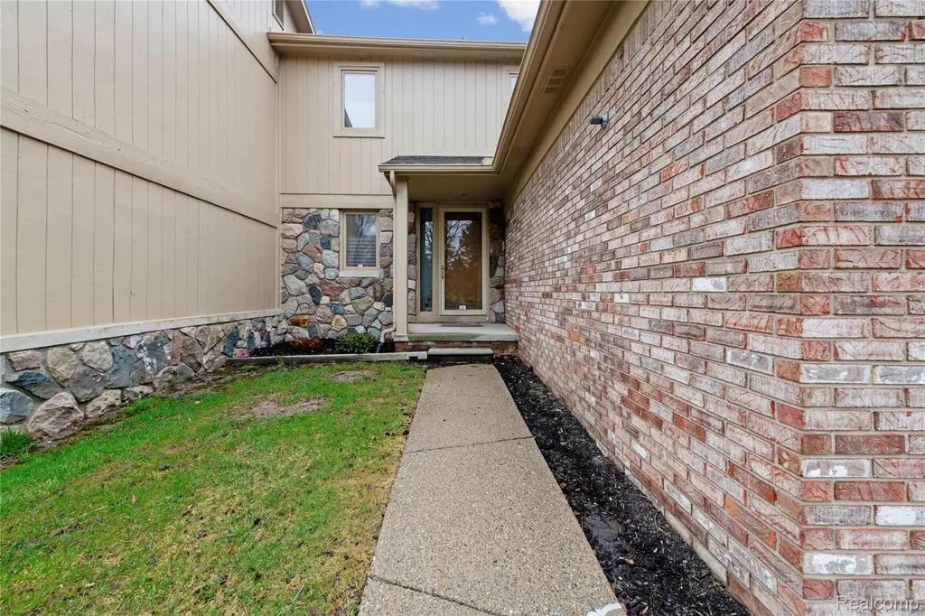 29455 Sylvan Lane Farmington Hills City MI 48334