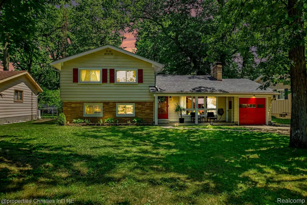 3304 Riverside Drive Port Huron City MI 48060