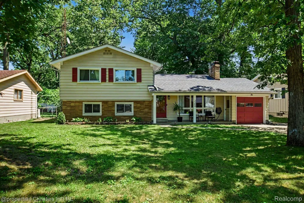 3304 Riverside Drive Port Huron City MI 48060