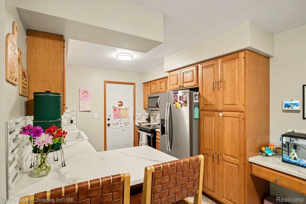 3304 Riverside Drive Port Huron City MI 48060
