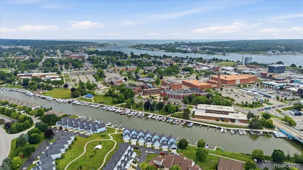 827 N Pointe Port Huron City MI 48060