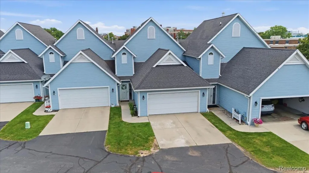 827 N Pointe Port Huron City MI 48060