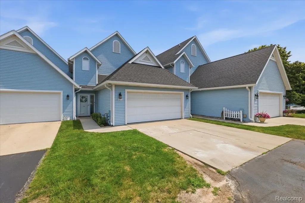 827 N Pointe Port Huron City MI 48060