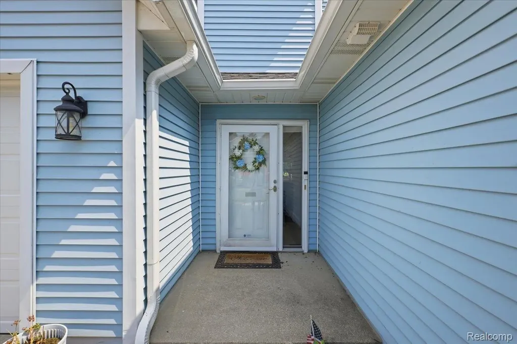 827 N Pointe Port Huron City MI 48060