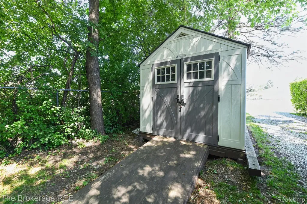 1038 Bethany Street Genesee Charter Township MI 48458