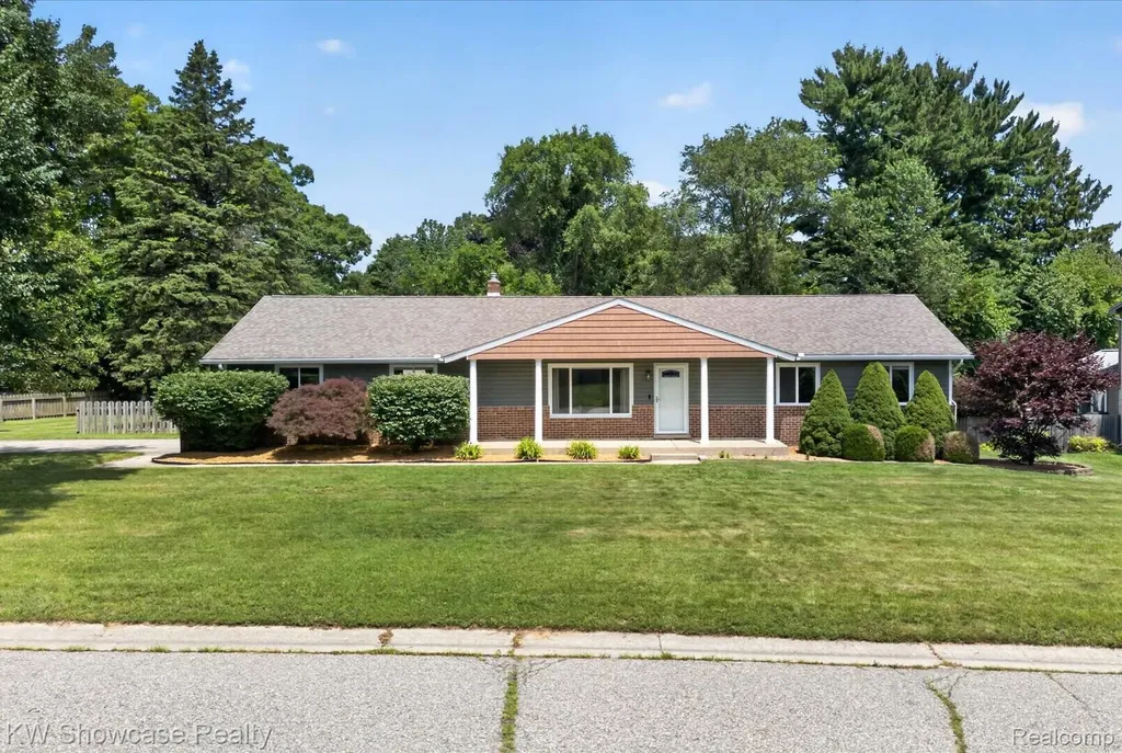 11498 Fox N Hounds Drive White Lake Charter Township MI 48386