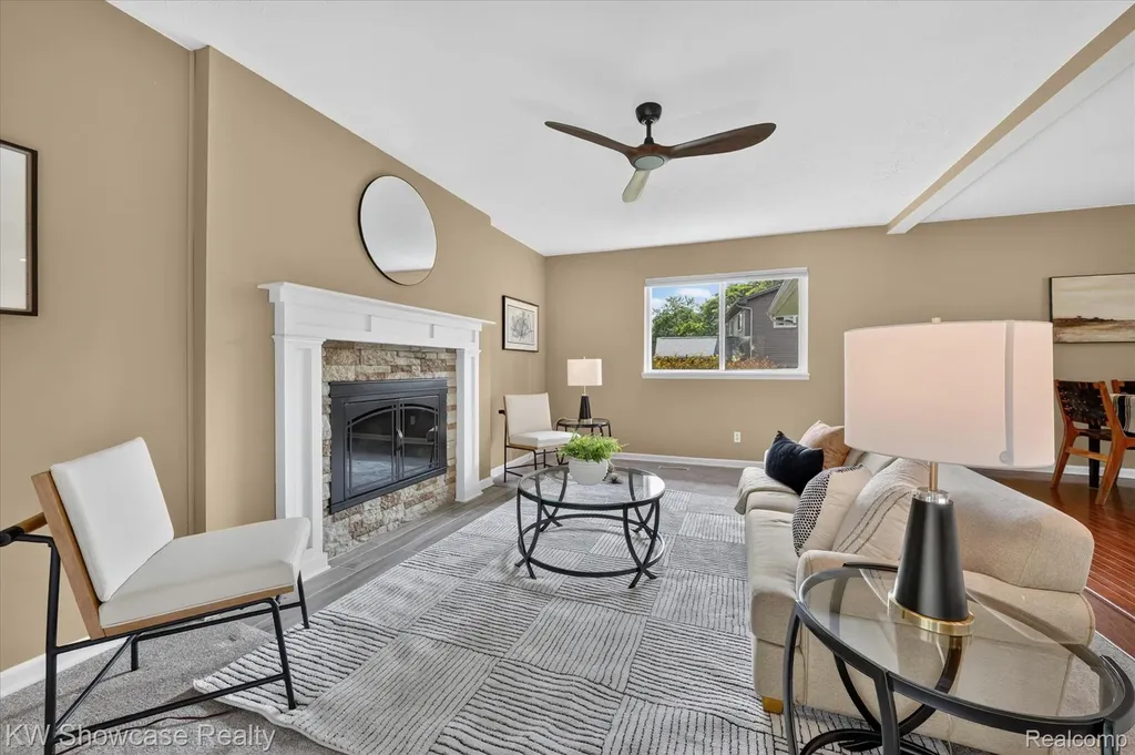 11498 Fox N Hounds Drive White Lake Charter Township MI 48386