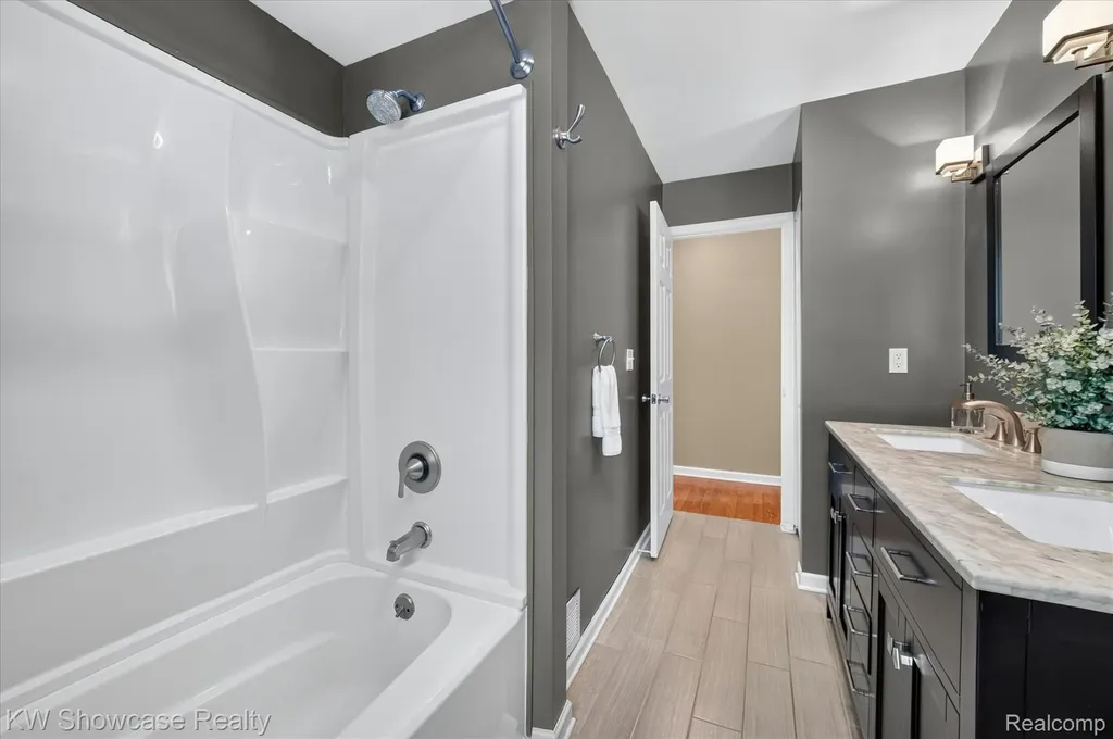 11498 Fox N Hounds Drive White Lake Charter Township MI 48386