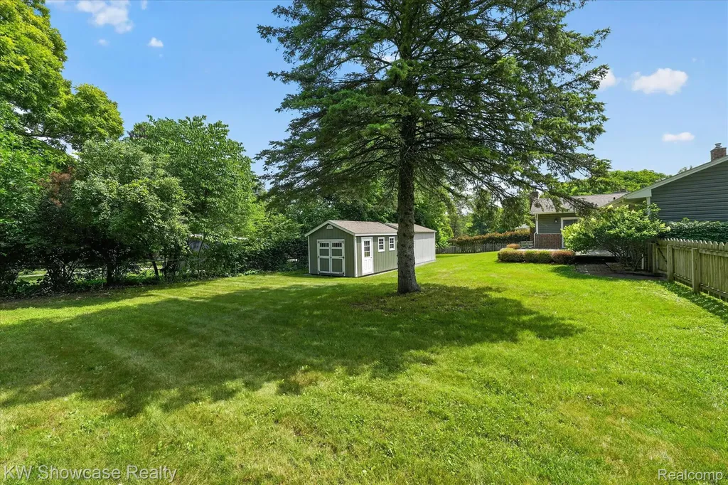 11498 Fox N Hounds Drive White Lake Charter Township MI 48386