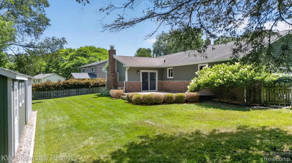 11498 Fox N Hounds Drive White Lake Charter Township MI 48386