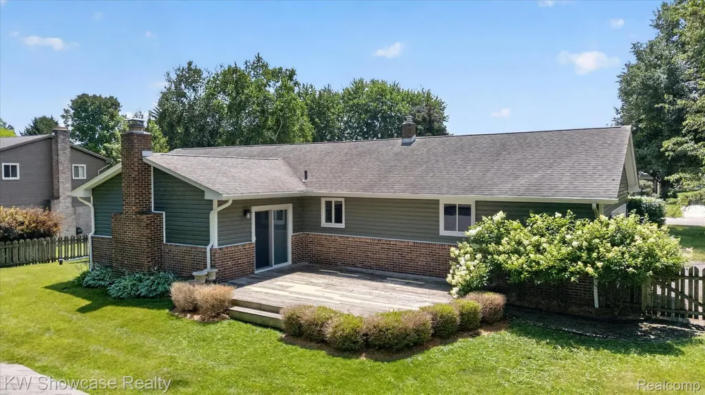 11498 Fox N Hounds Drive White Lake Charter Township MI 48386