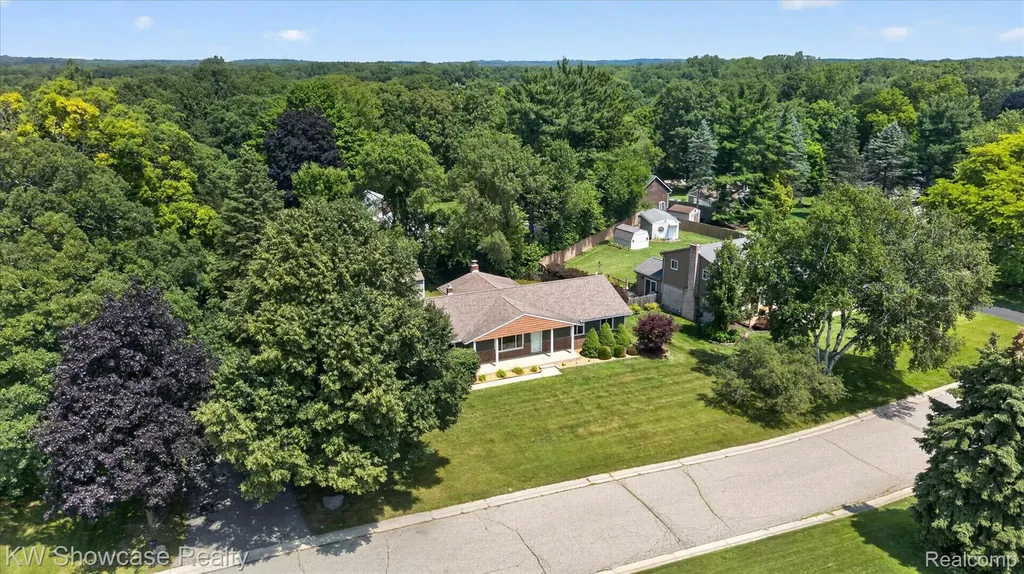 11498 Fox N Hounds Drive White Lake Charter Township MI 48386