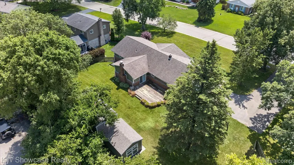 11498 Fox N Hounds Drive White Lake Charter Township MI 48386