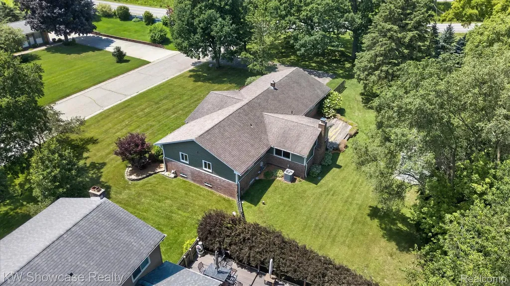 11498 Fox N Hounds Drive White Lake Charter Township MI 48386