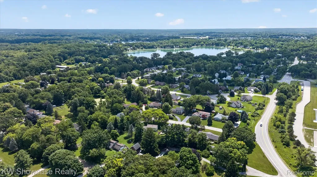 11498 Fox N Hounds Drive White Lake Charter Township MI 48386