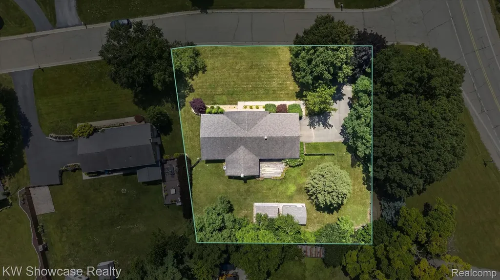 11498 Fox N Hounds Drive White Lake Charter Township MI 48386