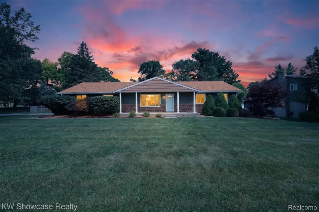 11498 Fox N Hounds Drive White Lake Charter Township MI 48386