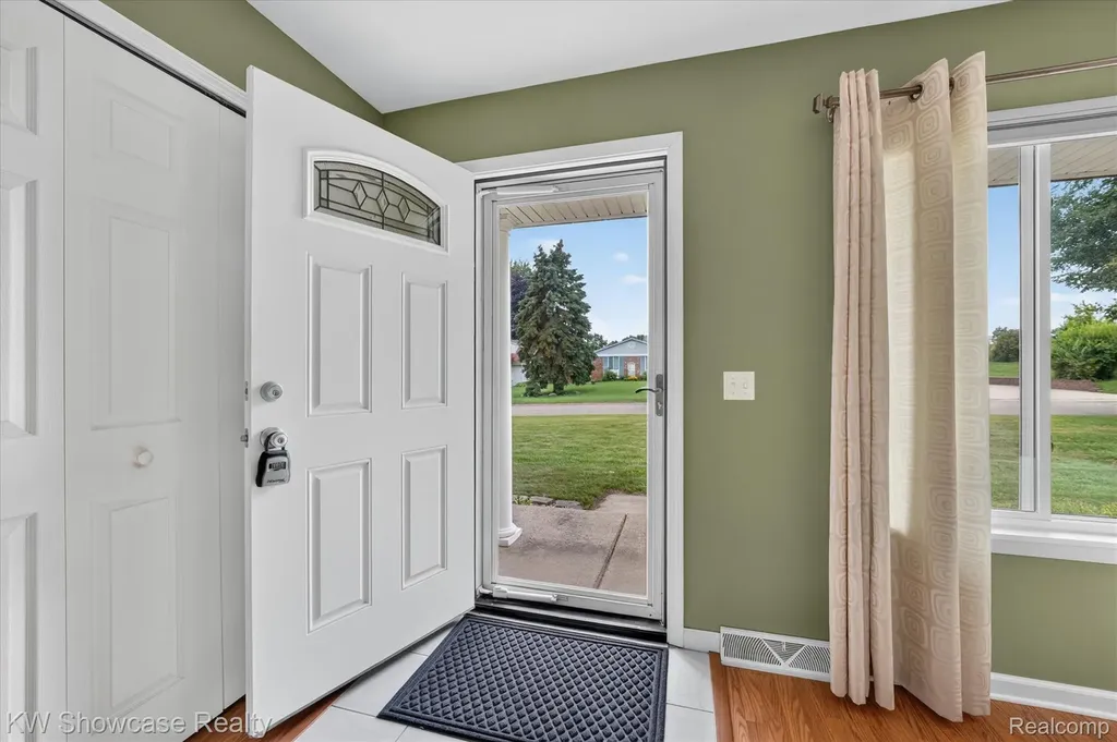 11498 Fox N Hounds Drive White Lake Charter Township MI 48386