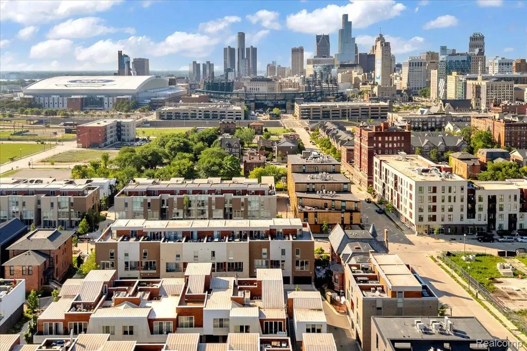 2822 John R Street Detroit City MI 48201