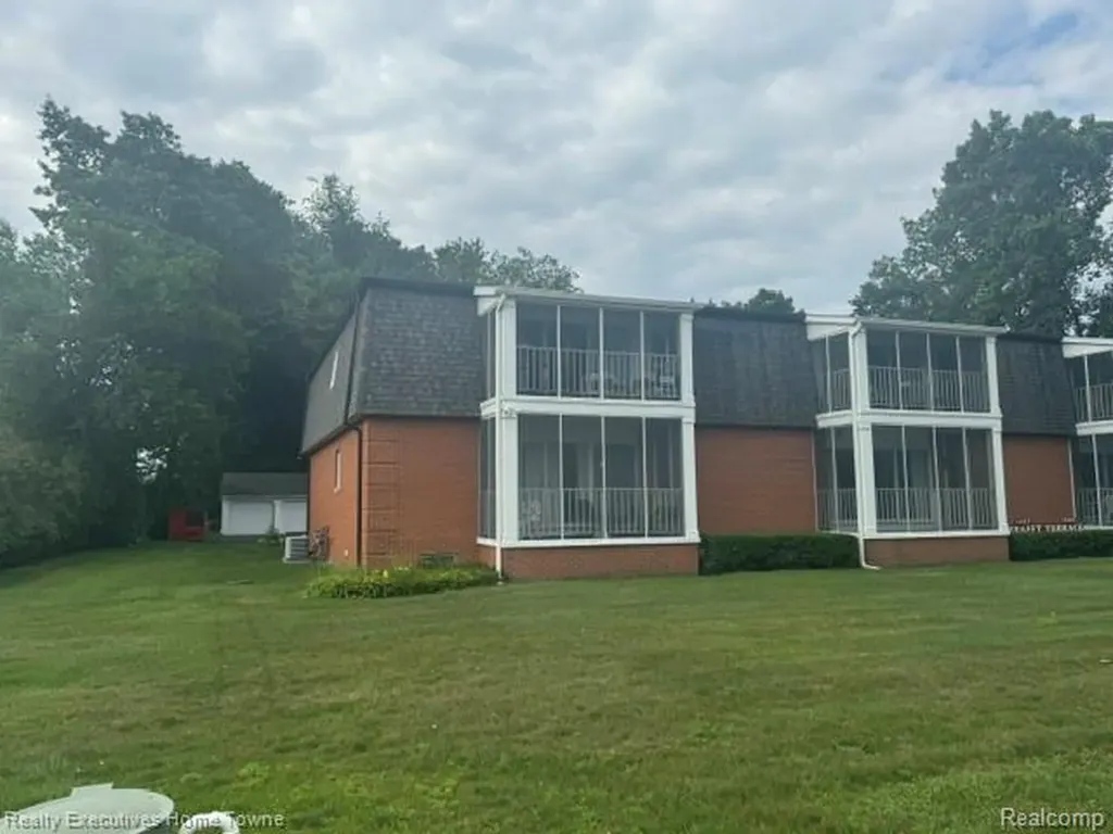 1467 E Krafft Road Fort Gratiot Charter Township MI 48059