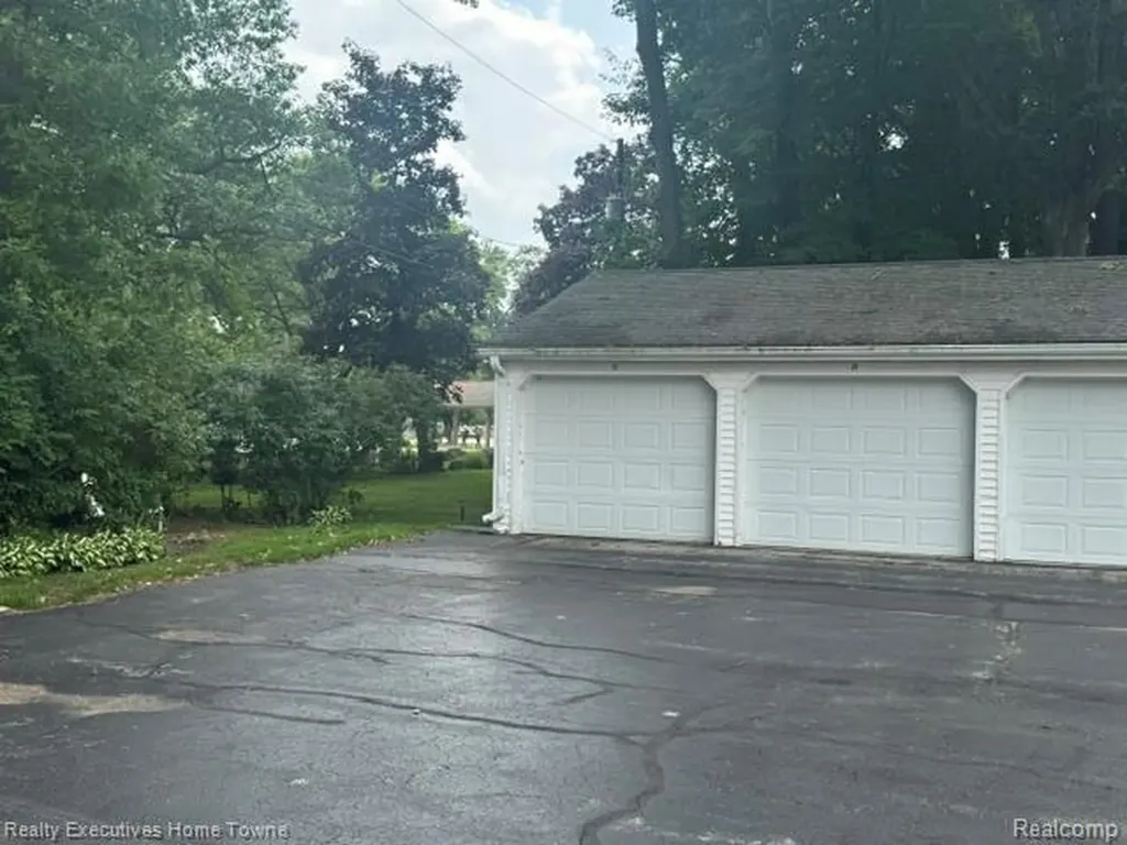1467 E Krafft Road Fort Gratiot Charter Township MI 48059
