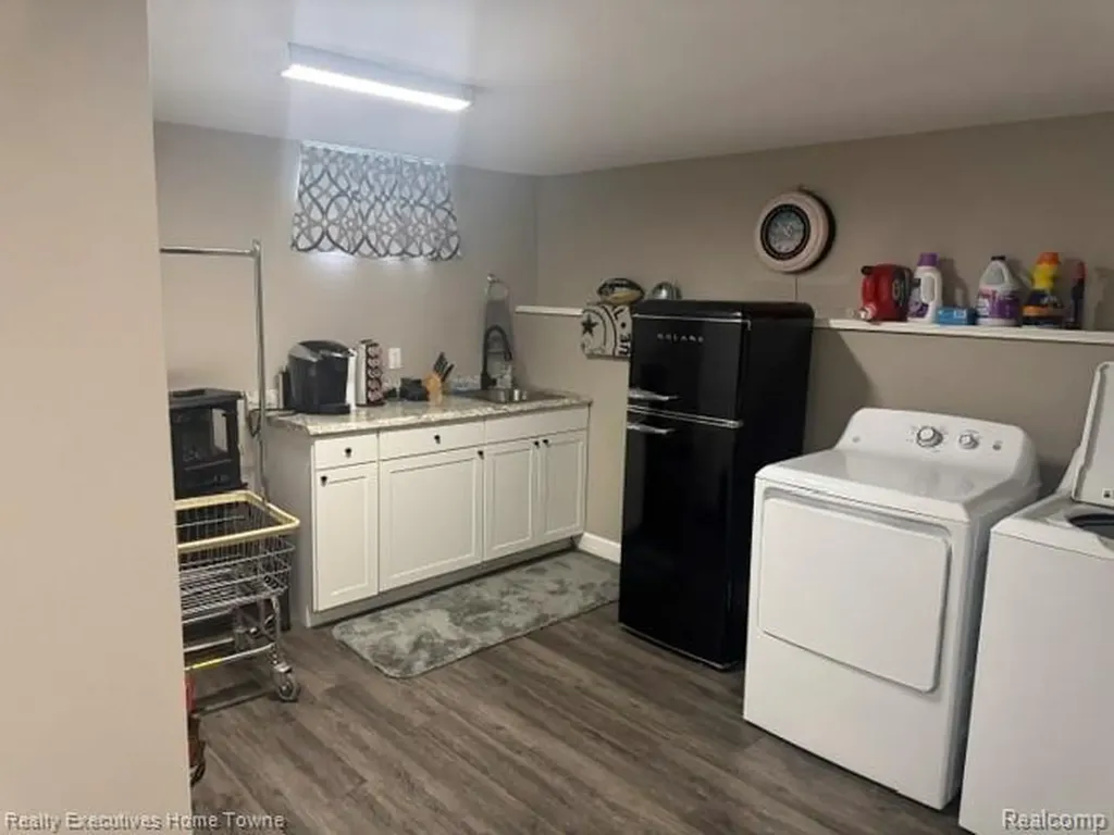 1467 E Krafft Road Fort Gratiot Charter Township MI 48059
