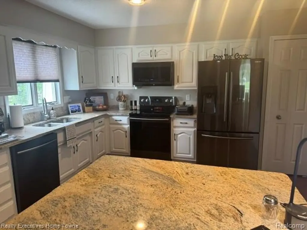 1467 E Krafft Road Fort Gratiot Charter Township MI 48059