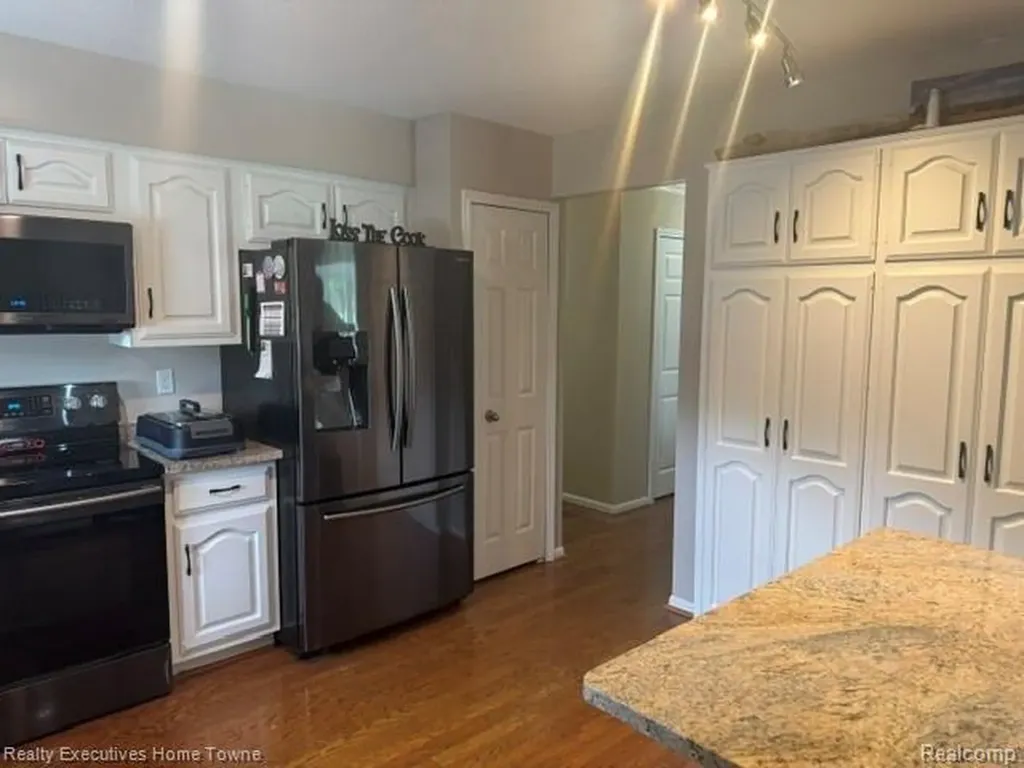 1467 E Krafft Road Fort Gratiot Charter Township MI 48059