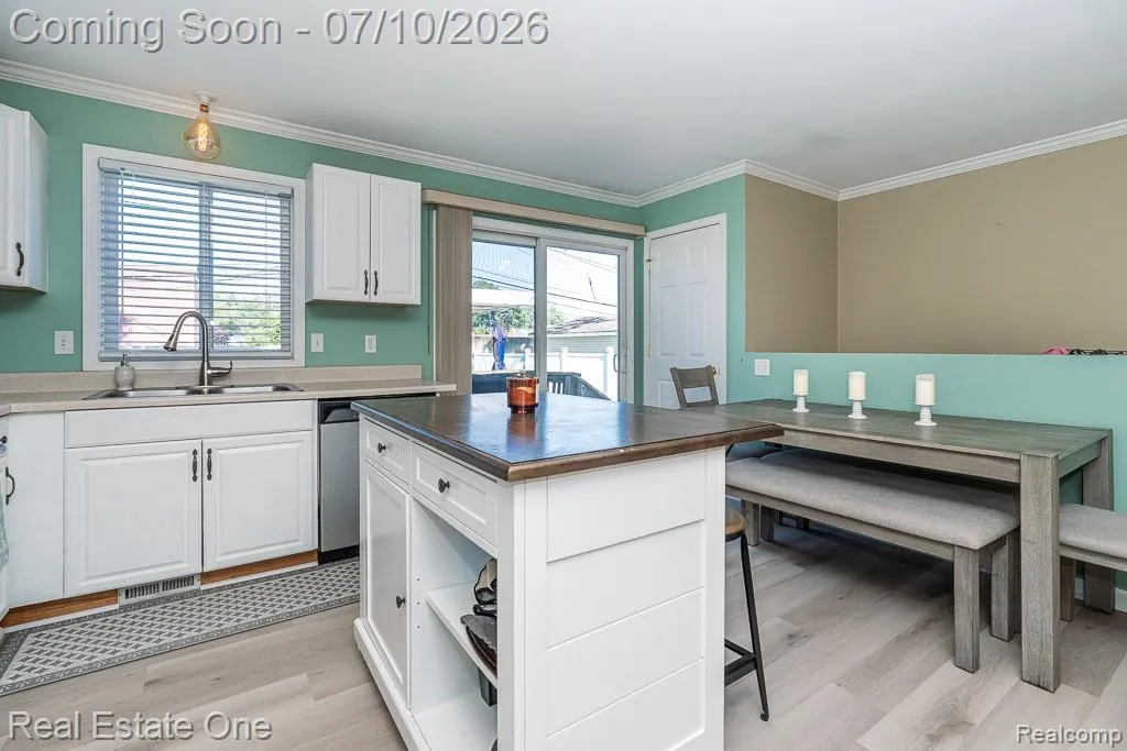 26649 Groveland Street Madison Heights City MI 48071