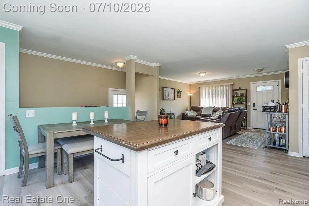 26649 Groveland Street Madison Heights City MI 48071