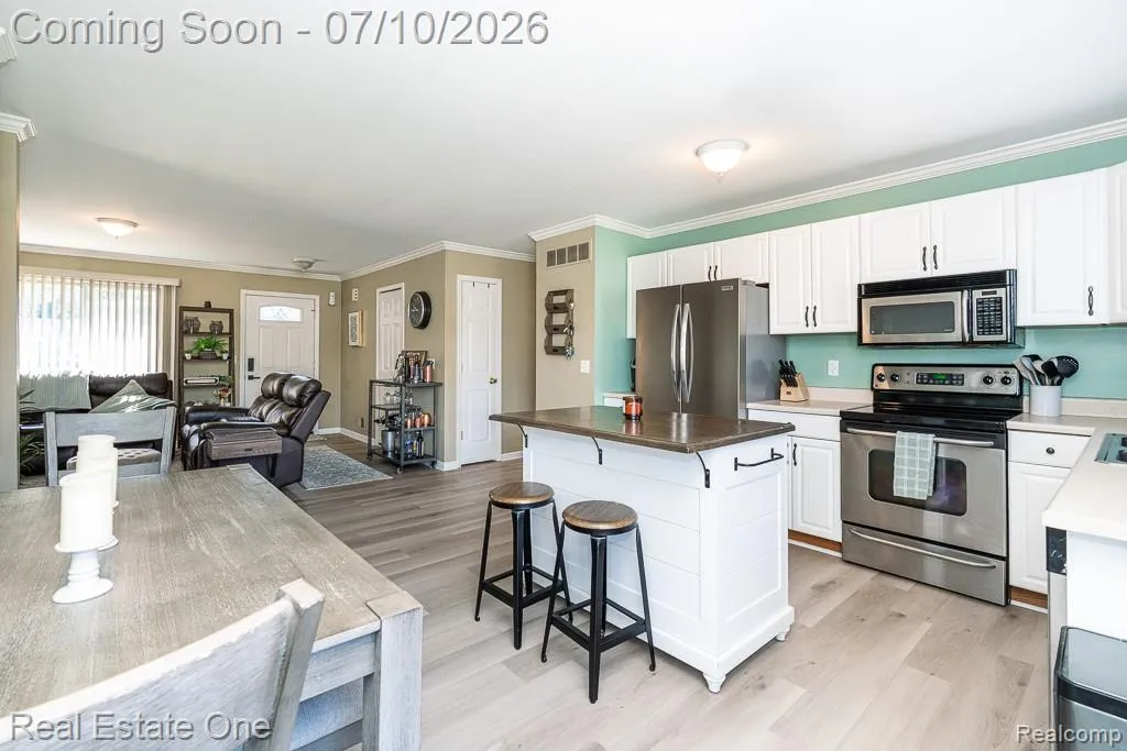 26649 Groveland Street Madison Heights City MI 48071