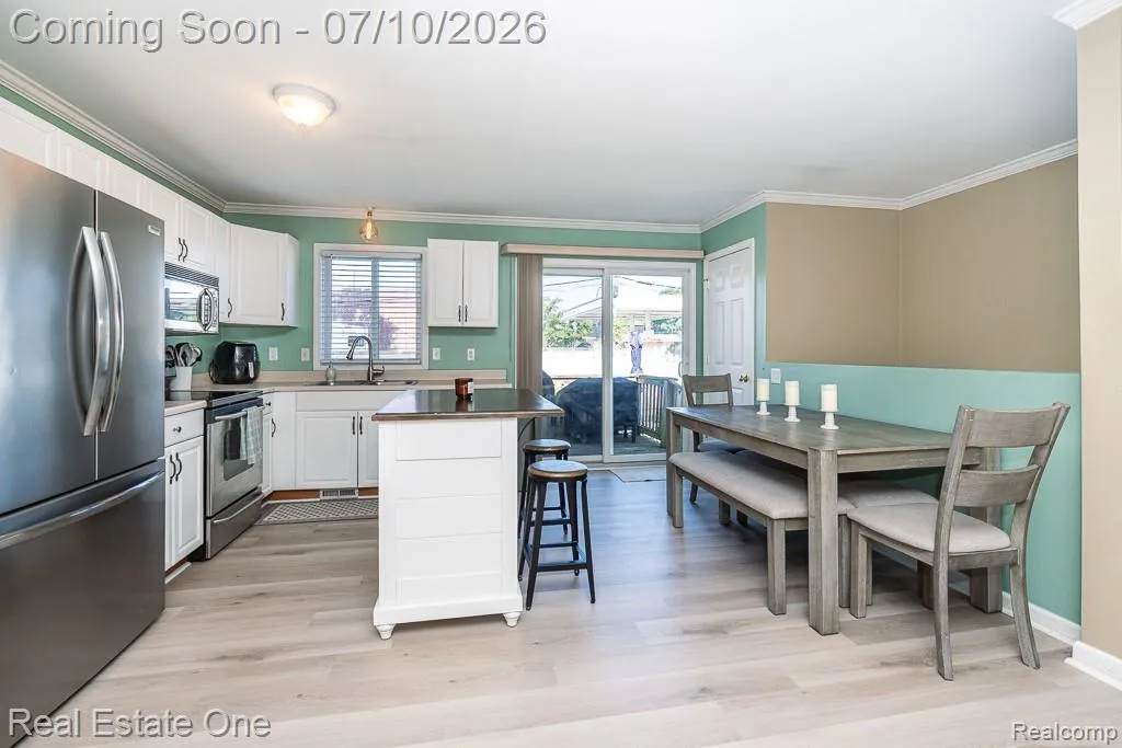 26649 Groveland Street Madison Heights City MI 48071