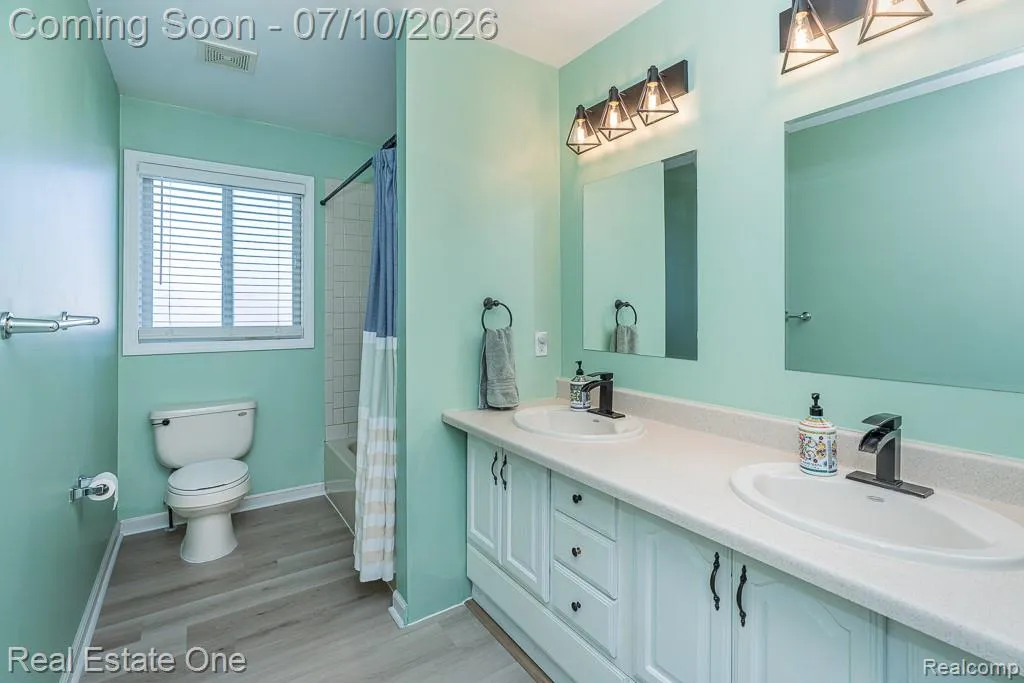 26649 Groveland Street Madison Heights City MI 48071