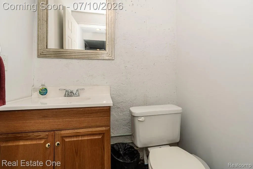 26649 Groveland Street Madison Heights City MI 48071