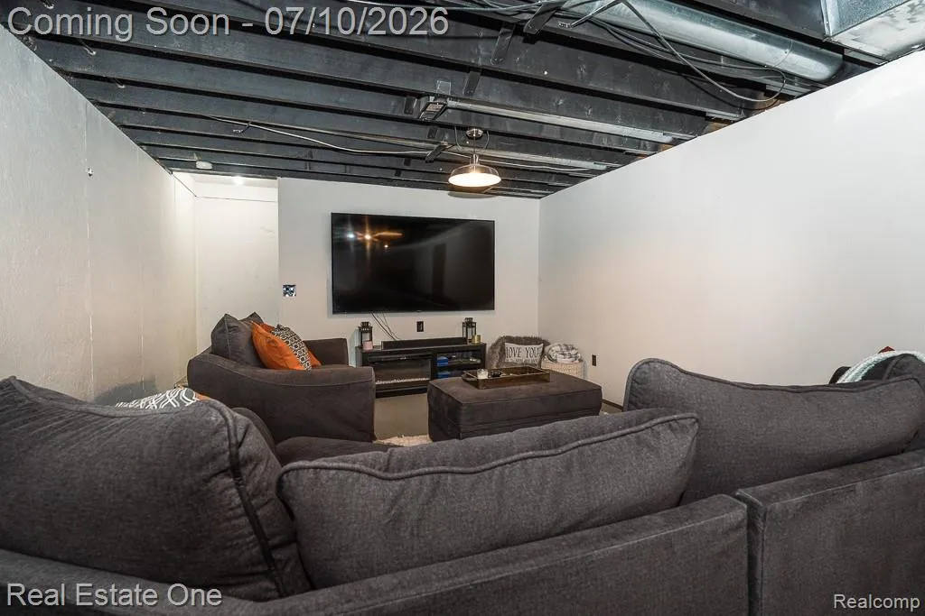 26649 Groveland Street Madison Heights City MI 48071