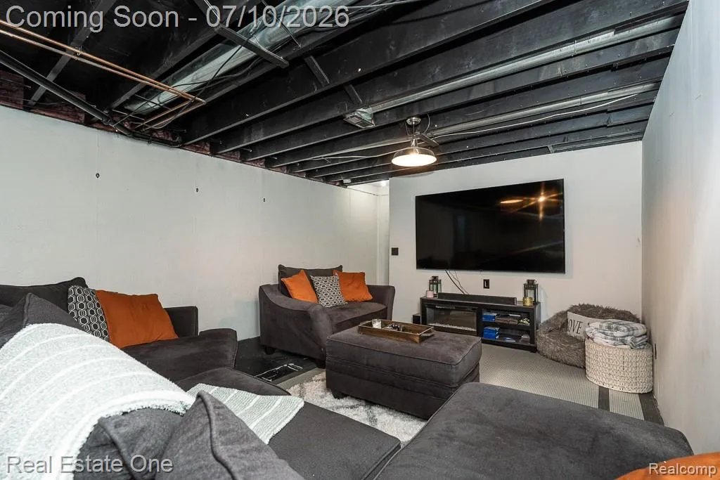 26649 Groveland Street Madison Heights City MI 48071