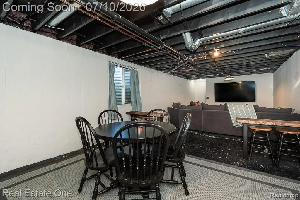 26649 Groveland Street Madison Heights City MI 48071