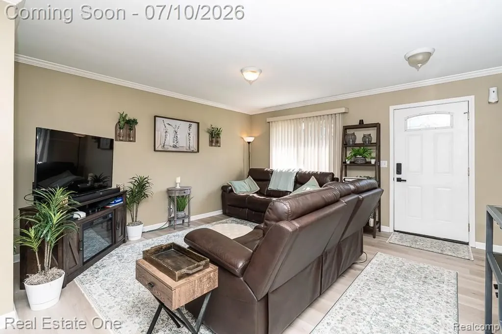 26649 Groveland Street Madison Heights City MI 48071