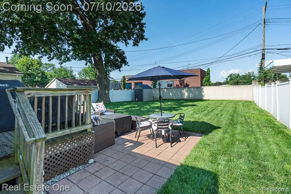 26649 Groveland Street Madison Heights City MI 48071