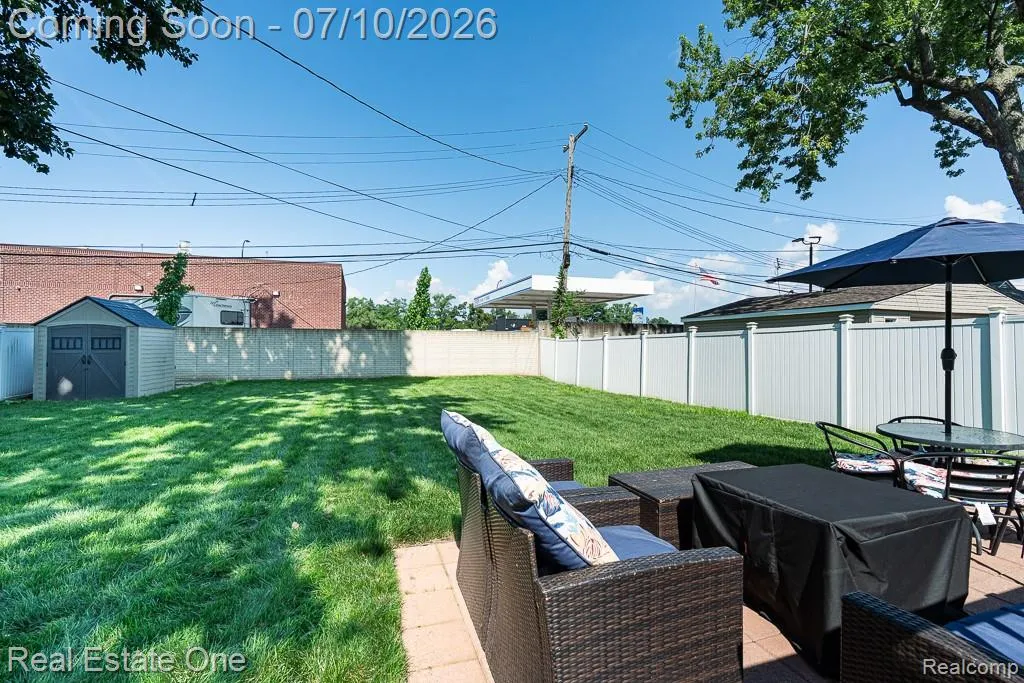 26649 Groveland Street Madison Heights City MI 48071