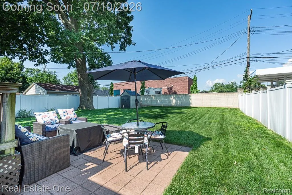 26649 Groveland Street Madison Heights City MI 48071