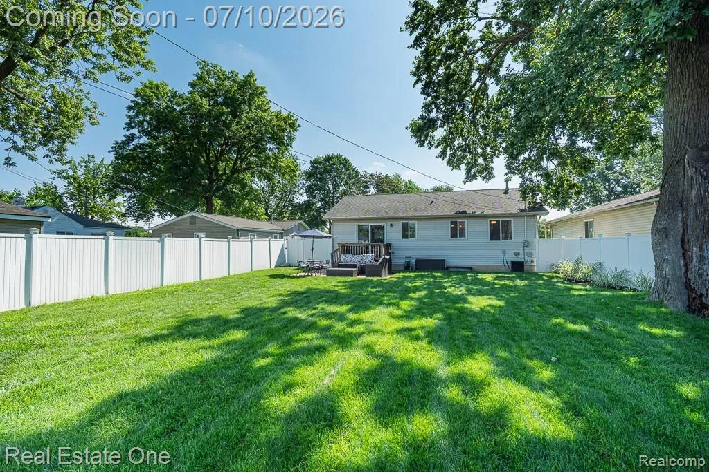 26649 Groveland Street Madison Heights City MI 48071