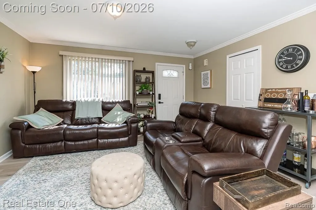 26649 Groveland Street Madison Heights City MI 48071