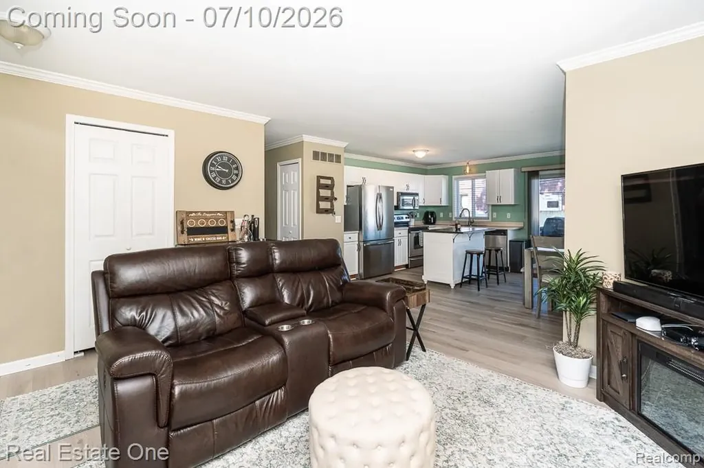 26649 Groveland Street Madison Heights City MI 48071