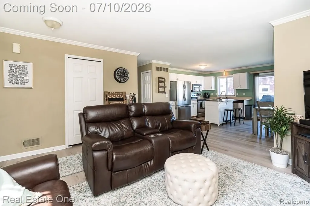 26649 Groveland Street Madison Heights City MI 48071