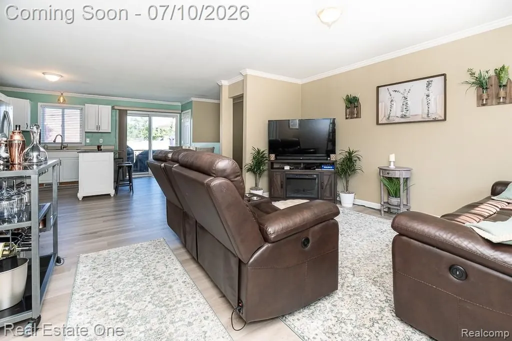 26649 Groveland Street Madison Heights City MI 48071