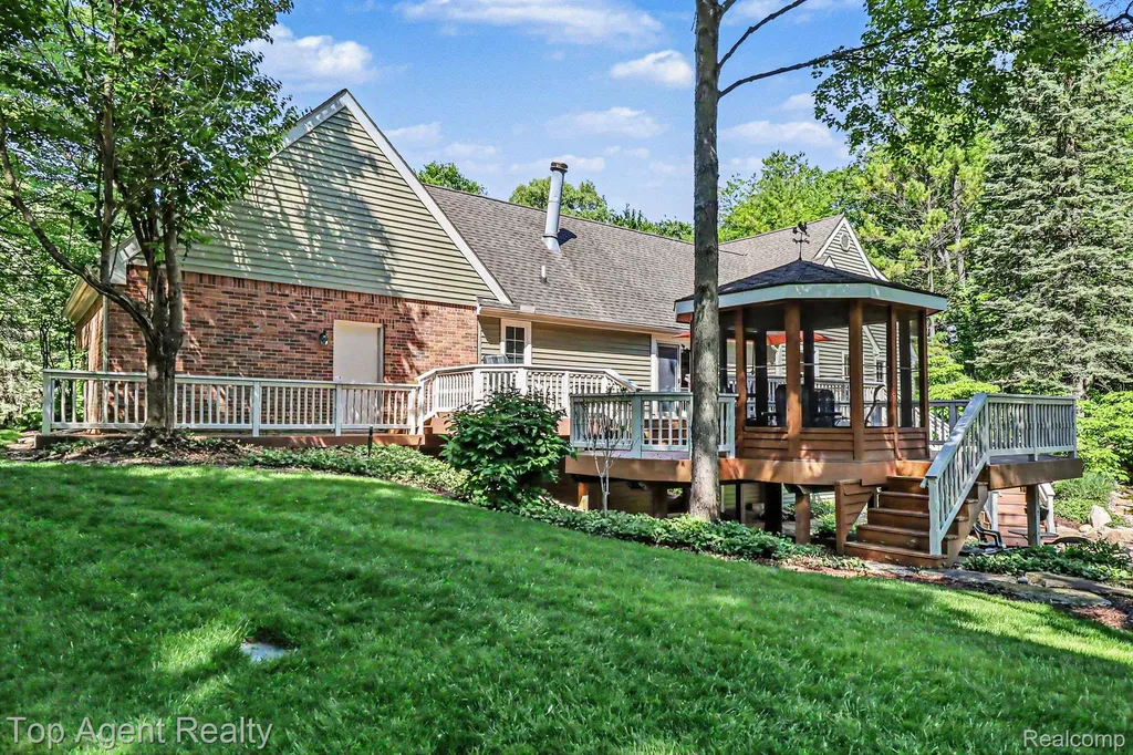 2411 Farmbrook Trail Addison Township MI 48370
